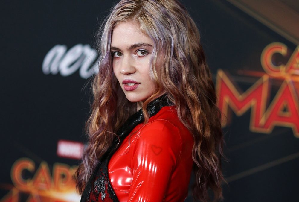 Grimes zeigt ihr ungewöhnliches Gesichtstattoo
