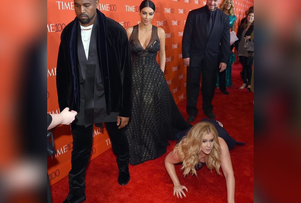 Nach zehn Jahren: Amy Schumer wirft sich wieder vor Kim Kardashian