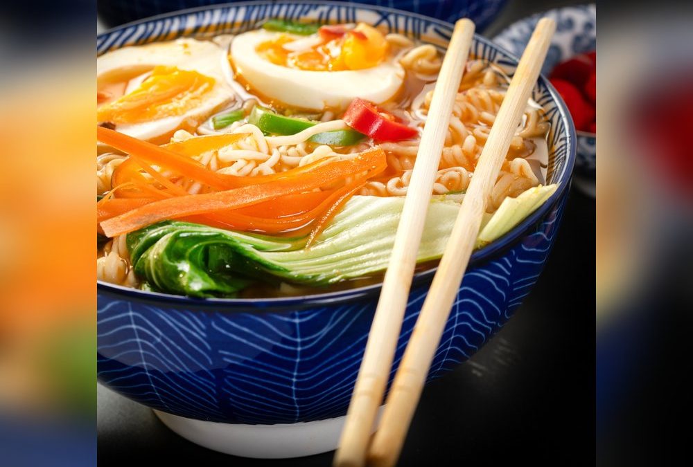Wohltuende Nudelsuppe: Würzige Ramen mit Ei und Gemüse