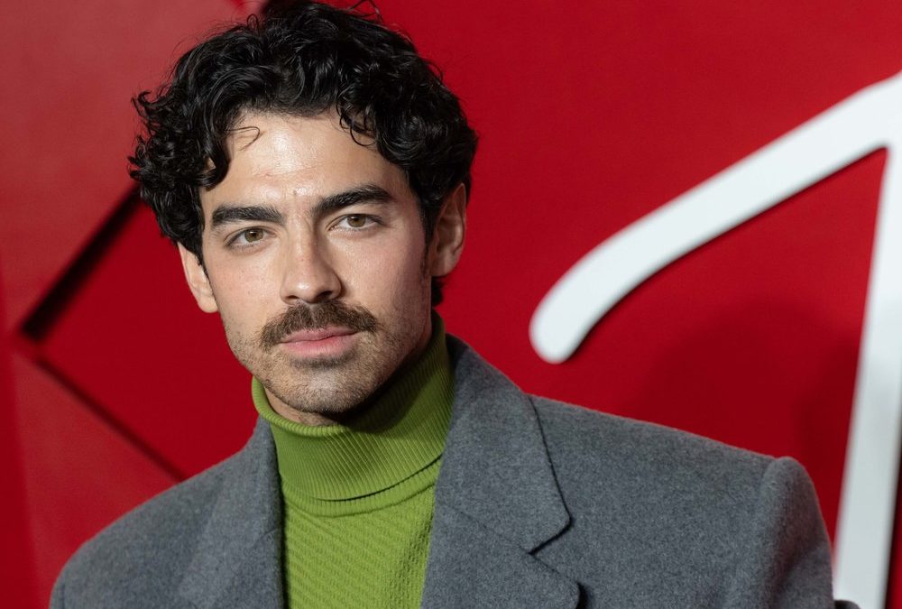 Joe Jonas wehrt sich gegen Gerüchte über Kokain-Konsum