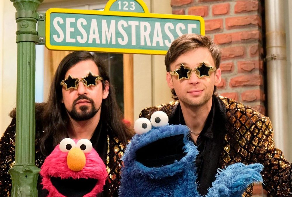 „Sesamstraße“: Neue Staffel startet mit Zauberduo Siegfried & Joy