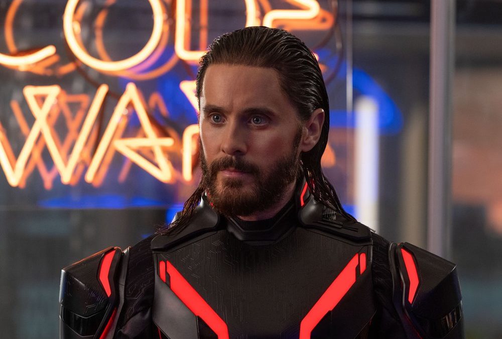 „Tron: Ares“: Wann und wo spielt das Sequel des Sci-Fi-Klassikers?