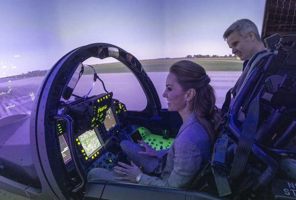 „Geborene Pilotin“: Prinzessin Kate macht Looping im Flugsimulator