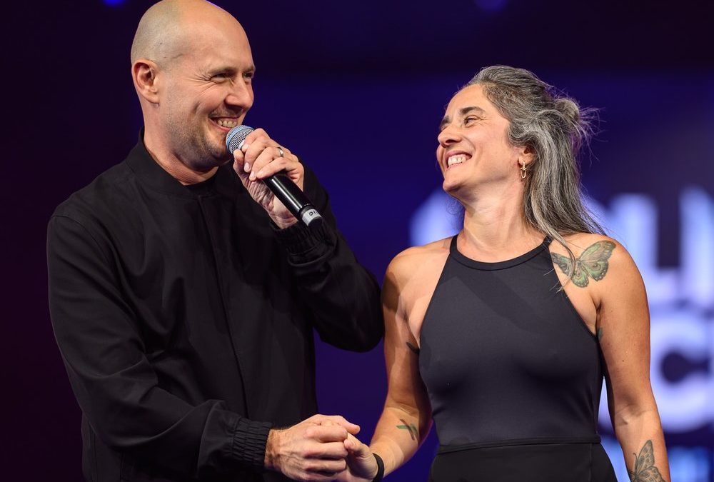 Premiere bei „Holiday on Ice“: Oli.P singt, Ehefrau Pauline tanzt