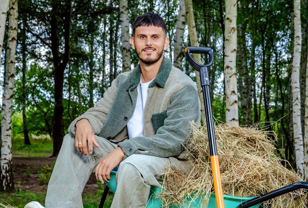 Aufpasser bei „Der Promihof“: Das ist Nino Sifkovits