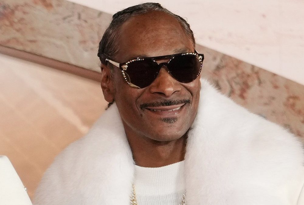 Snoop Dogg zeigt Flagge für LGBTQ-Gemeinschaft