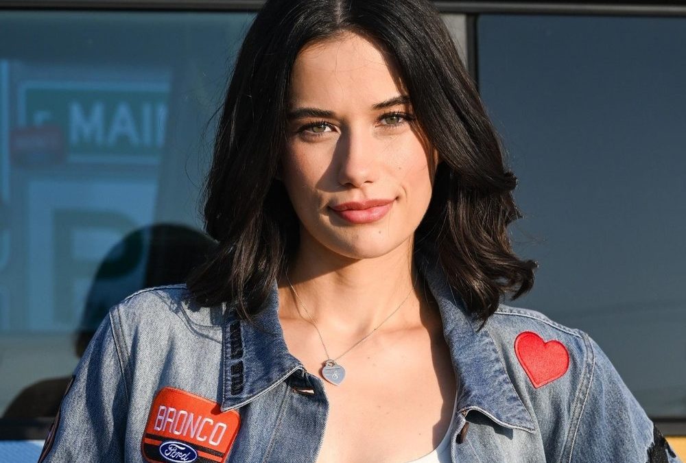 John Travoltas Tochter Ella Bleu zeigt sich ohne BH auf Magazin-Cover