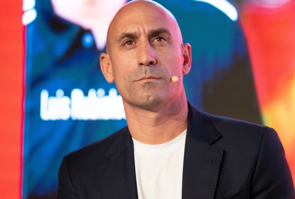 Er sorgte 2023 für Kuss-Eklat: Luis Rubiales mit Eiern beworfen