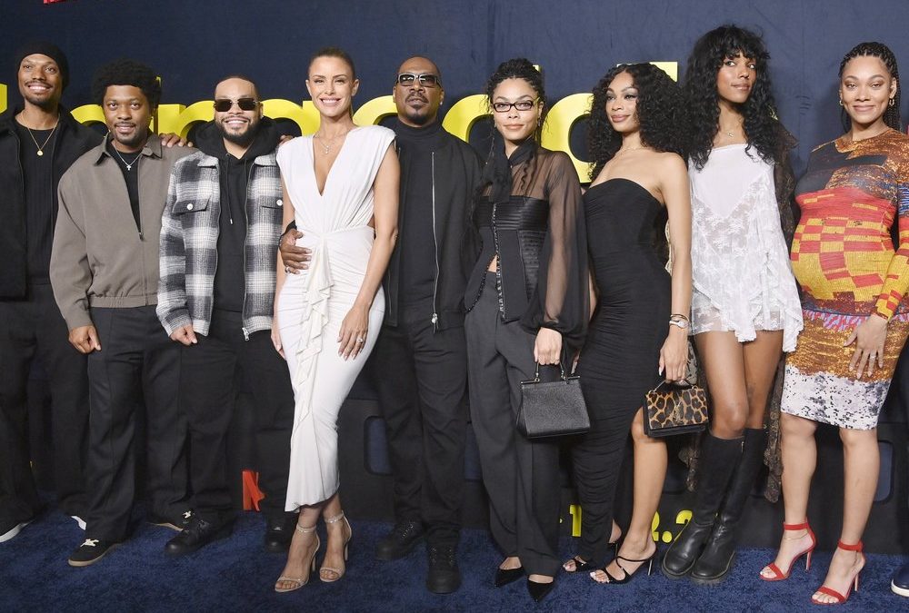 Netflix-Premiere: Eddie Murphy posiert mit sieben seiner zehn Kinder