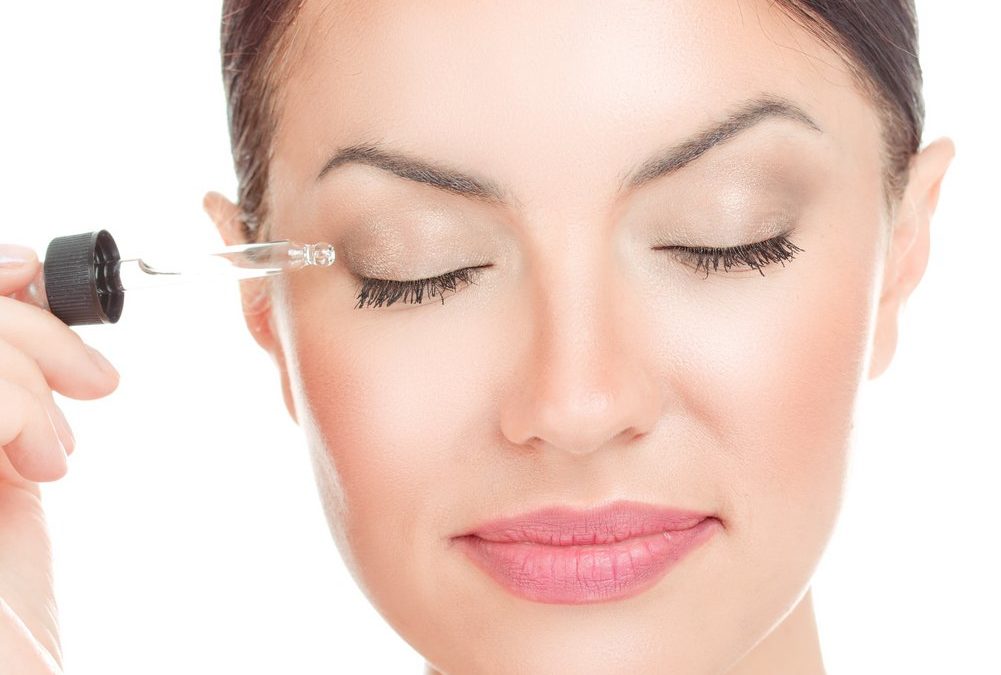 Rizinusöl und mehr: Die besten natürlichen Tipps für lange Wimpern