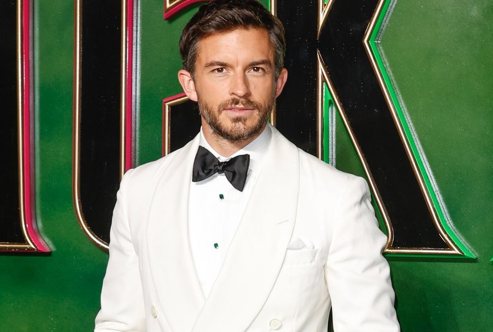 Jonathan Bailey überrascht Fans bei „Wicked: Teil 2“-Vorführung