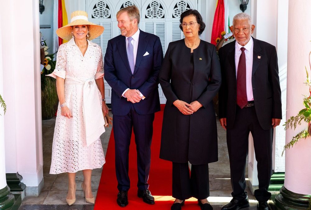 Staatsbesuch in Suriname: Königin Máxima strahlt im Spitzenkleid