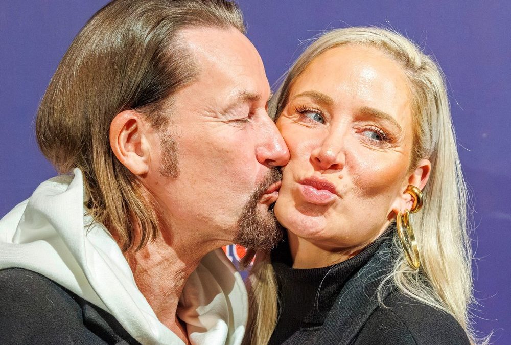 Janine Kunze und Dirk Budach: Verliebte Küsschen auf dem roten Teppich