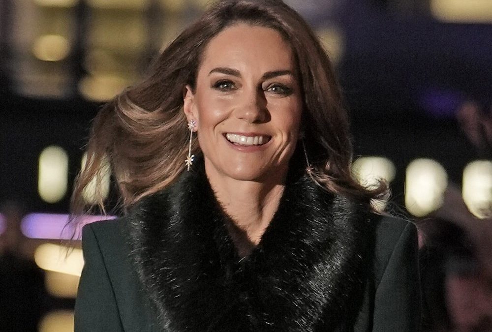Strahlende Prinzessin Kate begrüßt 1.600 Gäste zu Weihnachtskonzert