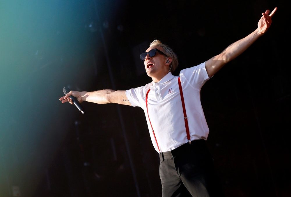 Inklusive Crowdsurfing: Kraftklub gibt Geheimkonzert im Supermarkt