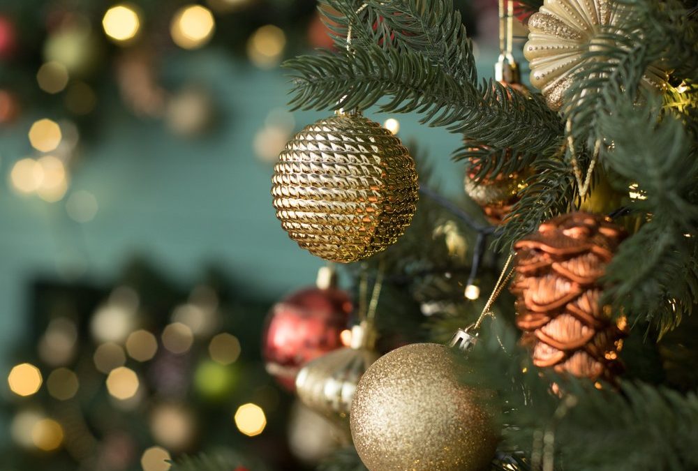 Angesagt: Diese Farben trenden 2025 bei den Weihnachtskugeln