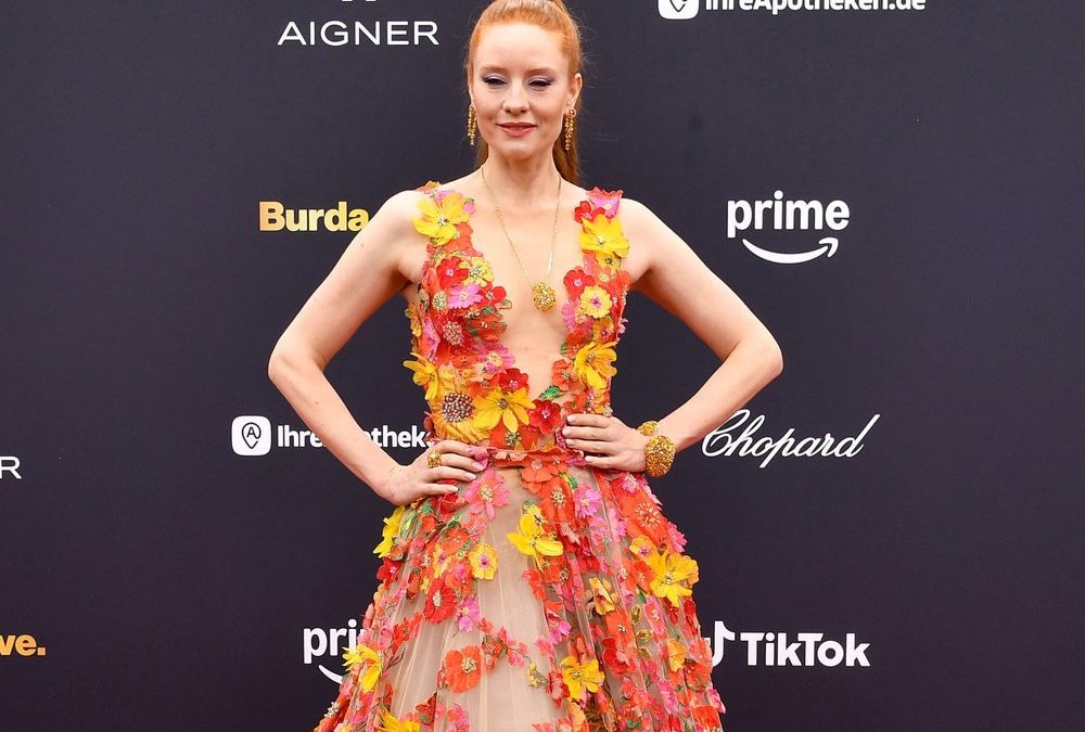 Schick oder gemütlich? Was die Promis Weihnachten tragen