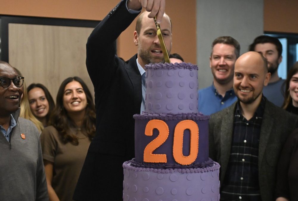 Prinz William bekommt riesigen Kuchen zum Jubiläum