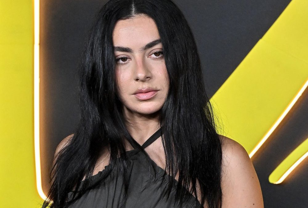 Erster Trailer ist da: So lustig wird Charli XCX‘ „Brat“-Mockumentary