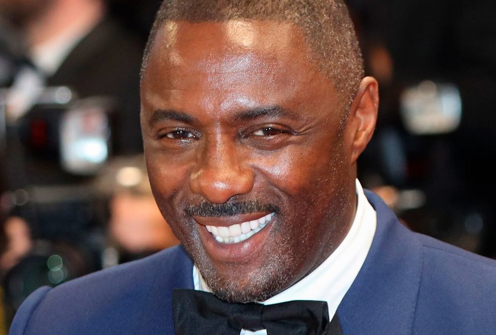 Hinweis auf 007-Job? Idris Elba posiert als James Bond