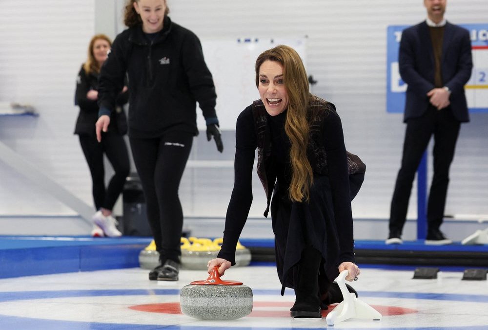 William und Kate liefern sich Curling-Duell in Schottland