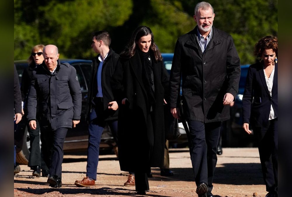 Zugunglück in Spanien: Felipe und Letizia besuchen Unfallstelle