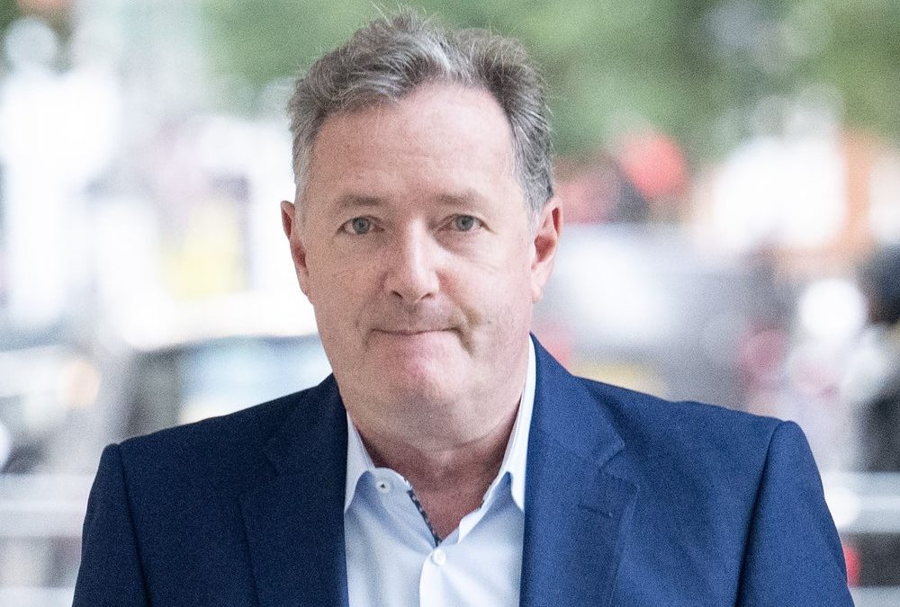 Nach Sturz: Moderator Piers Morgan teilt Selfie aus dem Krankenhaus