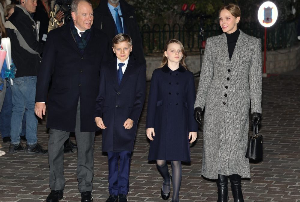 Fürstenfamilie von Monaco: Eleganter Auftritt – mit wildem Detail