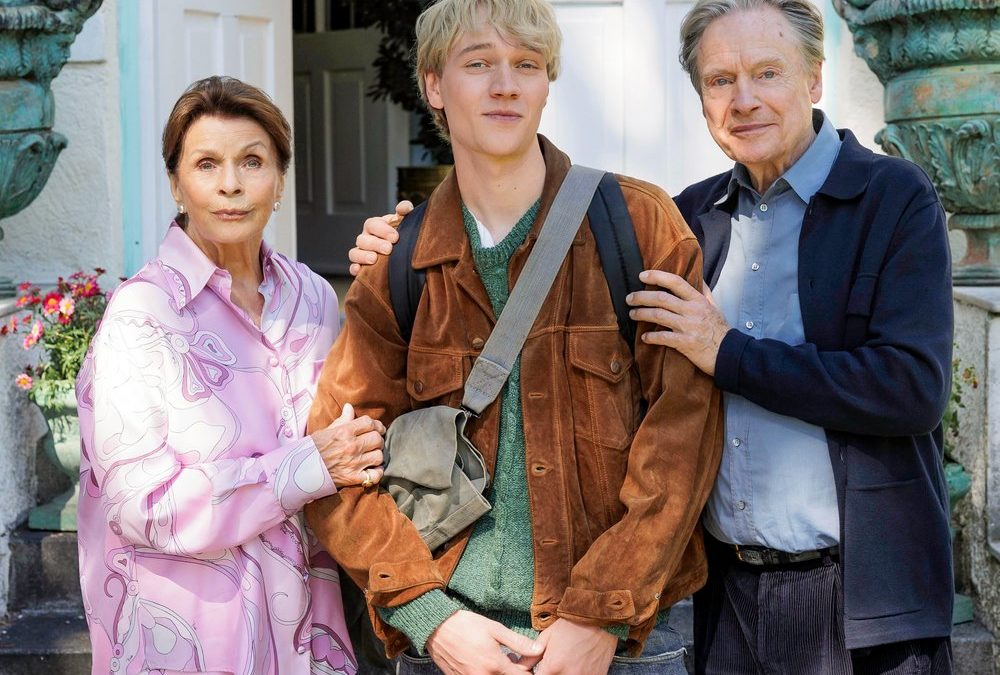 „Ach, diese Lücke…“: Senta Berger glänzt als exzentrische Großmutter