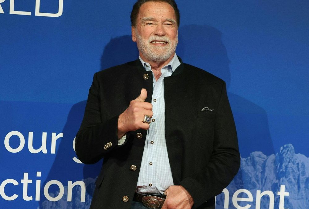 Arnold Schwarzenegger versteigert sich in Kitzbühel selbst