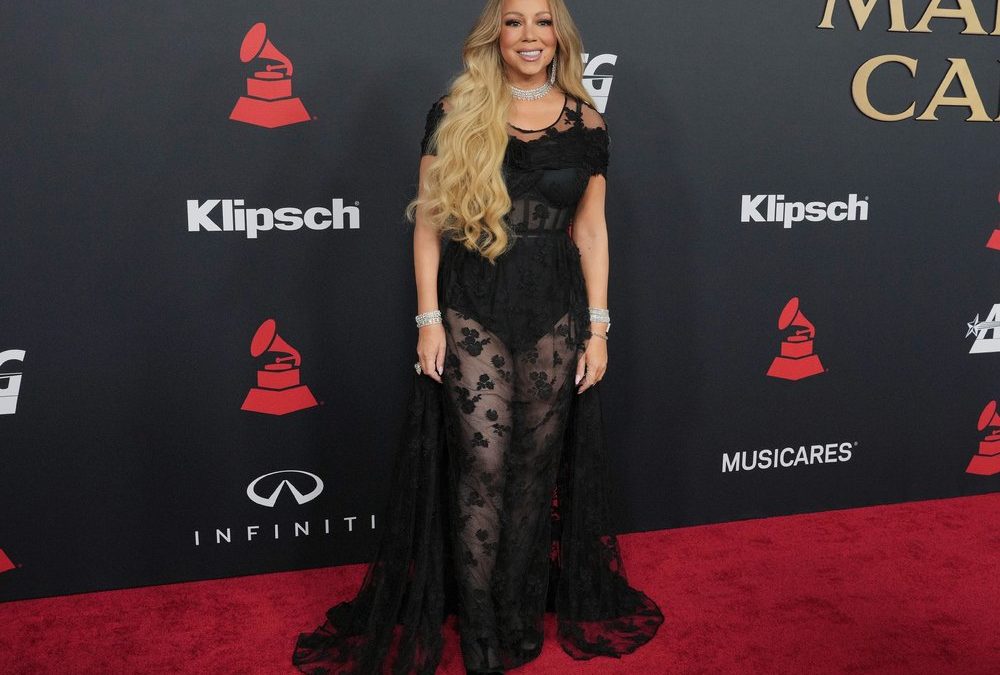„Person of the Year“: Mariah Carey im transparenten Kleid geehrt