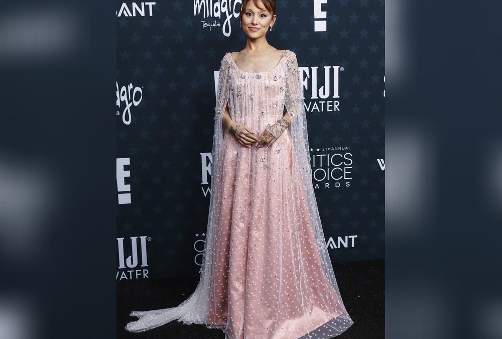 Critics Choice Awards: Ariana Grande verzaubert als Glinda