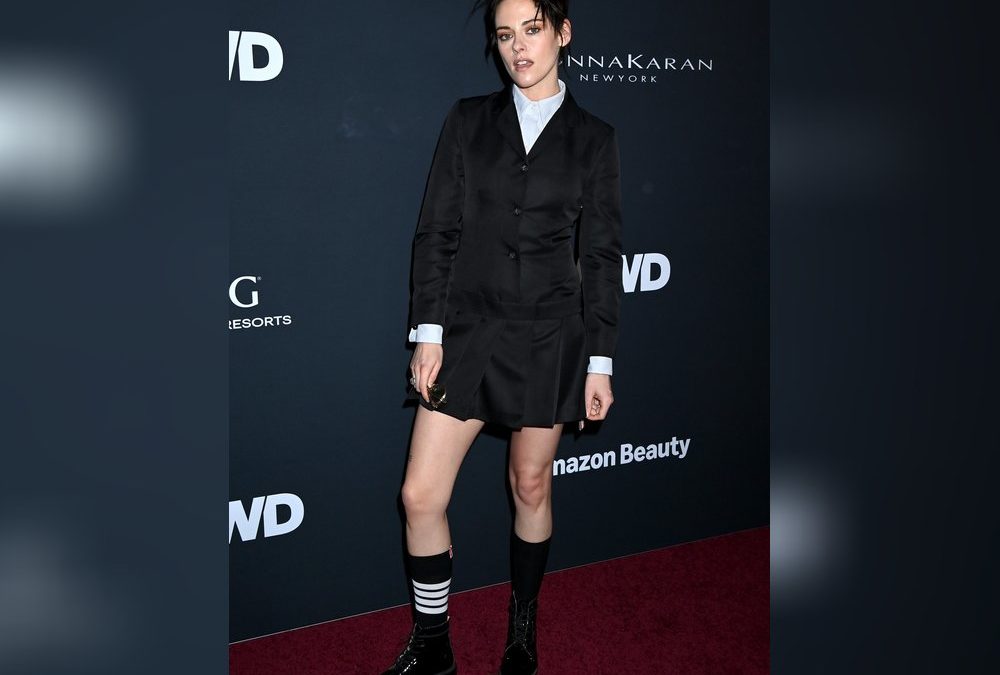 Kristen Stewart setzt punkiges Statement in Schwarz-Weiß