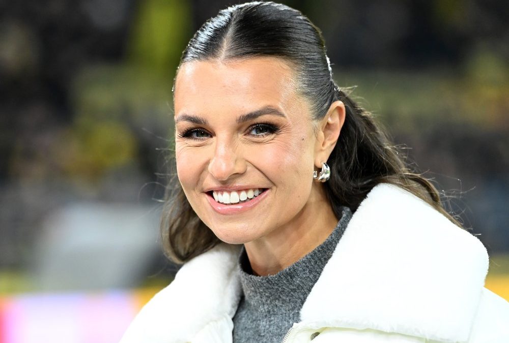 Neben Mats Hummels: Laura Wontorra ist für die Fußball-WM im Einsatz