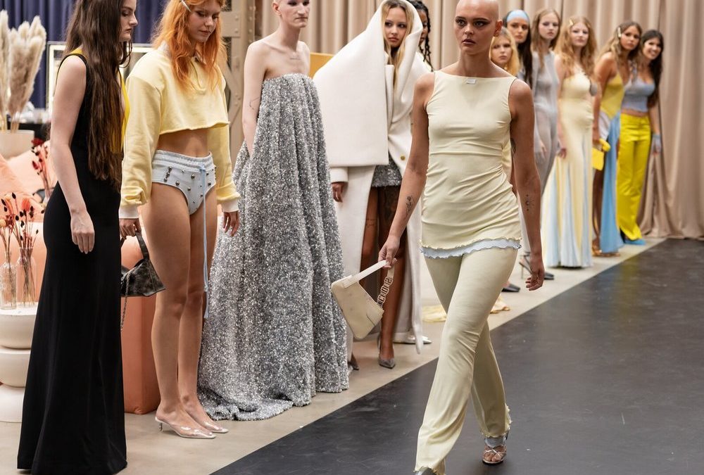 „GNTM“: Viel Gemecker bei erster Fashionshow der Frauen