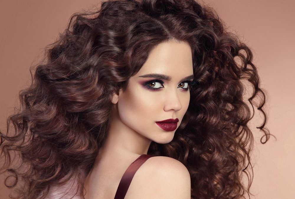 Verführerisches Make-up für das Valentinstag-Date