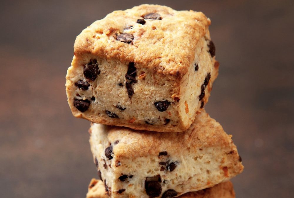 Nach britischer Art: Buttrige Scones mit Schokostückchen