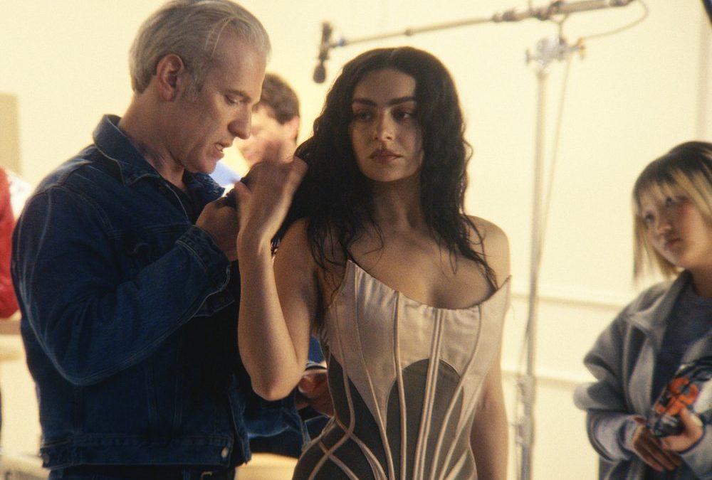 „The Moment“: Charli xcx versucht den „Brat“-Sommer zu überleben