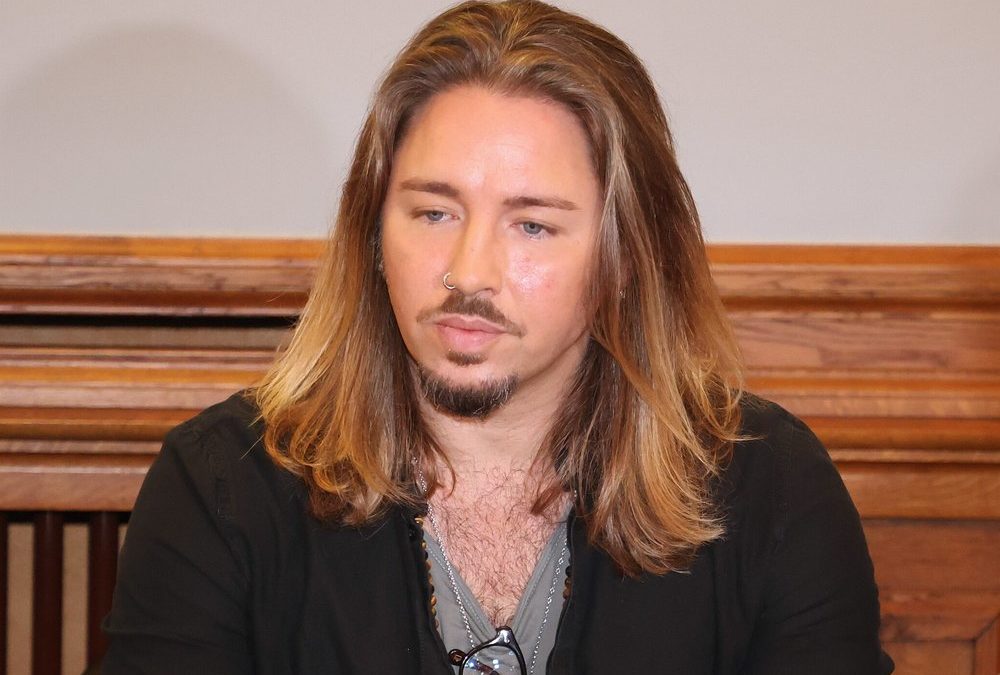 Davidstern-Skandal: Gil Ofarim kündigt Zahlung an Hotelmitarbeiter an