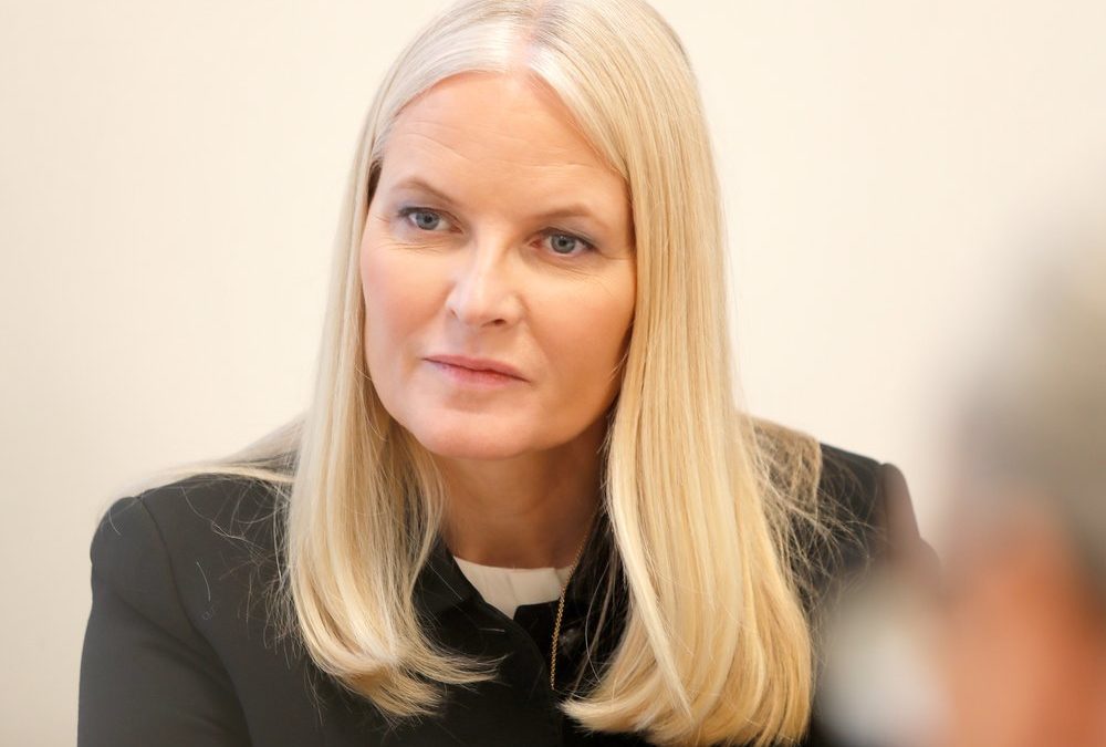 Kronprinzessin Mette-Marit bittet König um Verzeihung