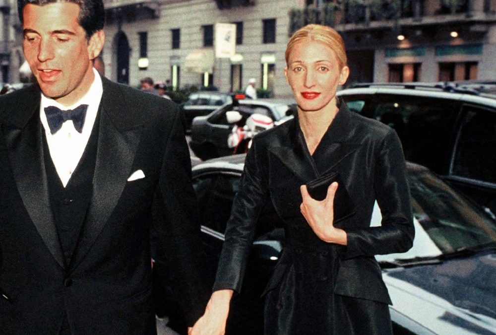 Stilikone Carolyn Bessette-Kennedy: Die Säulen ihrer Capsule Wardrobe