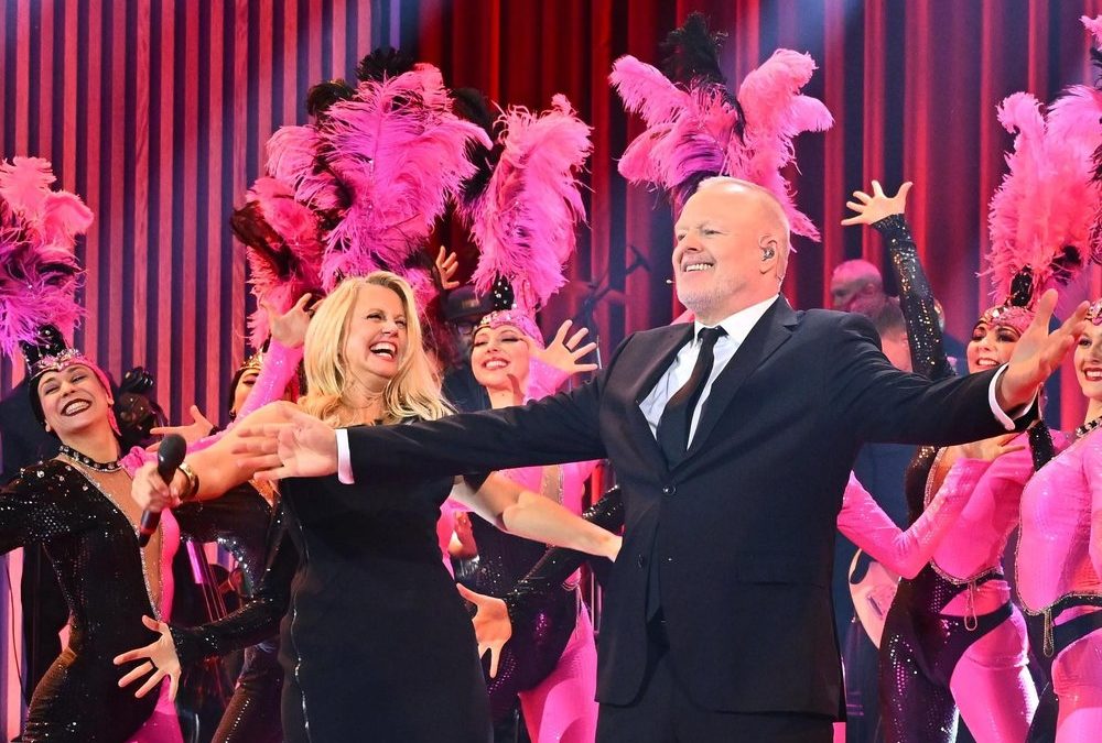 „Schmerzhaft, aber lustig“: Stefan Raab wird von Abrissbirne getroffen