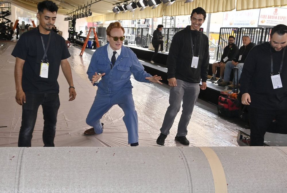 Oscar-Countdown: Conan O’Brien rollte den roten Teppich aus