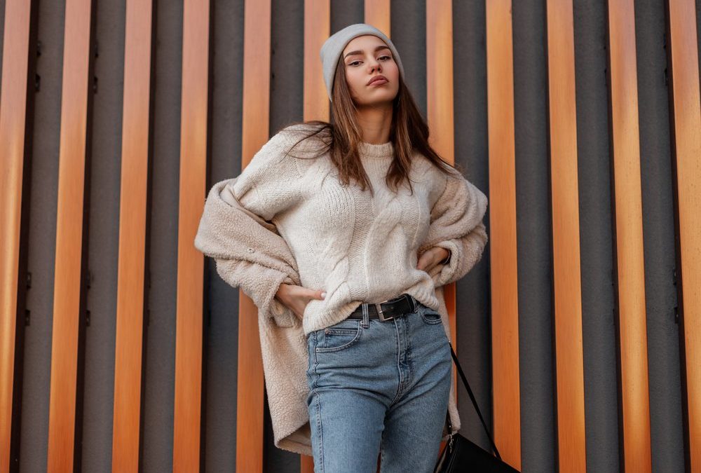 Strick trifft Denim: Die besten Pullover-Styles für die Lieblingsjeans