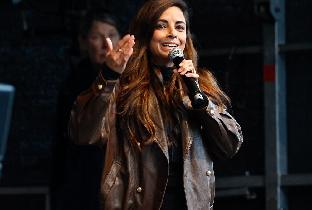 Nach Morddrohungen: Collien Fernandes spricht doch auf Demo in Hamburg