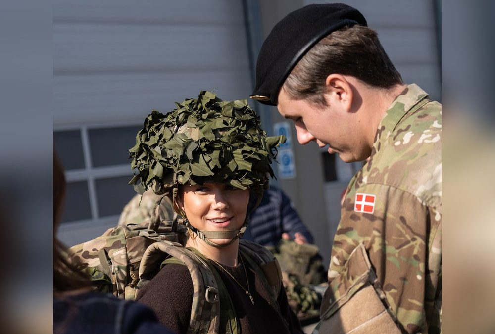 Prinzessin Isabella von Dänemark tritt ihren Militärdienst an