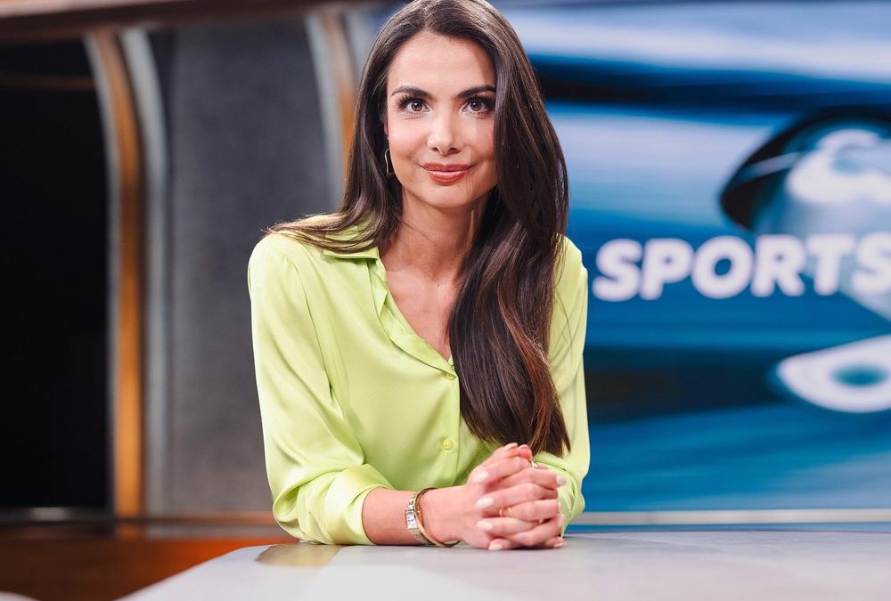 „Sportschau“-Moderatorin Lea Wagner zeigt ihren Babybauch im TV
