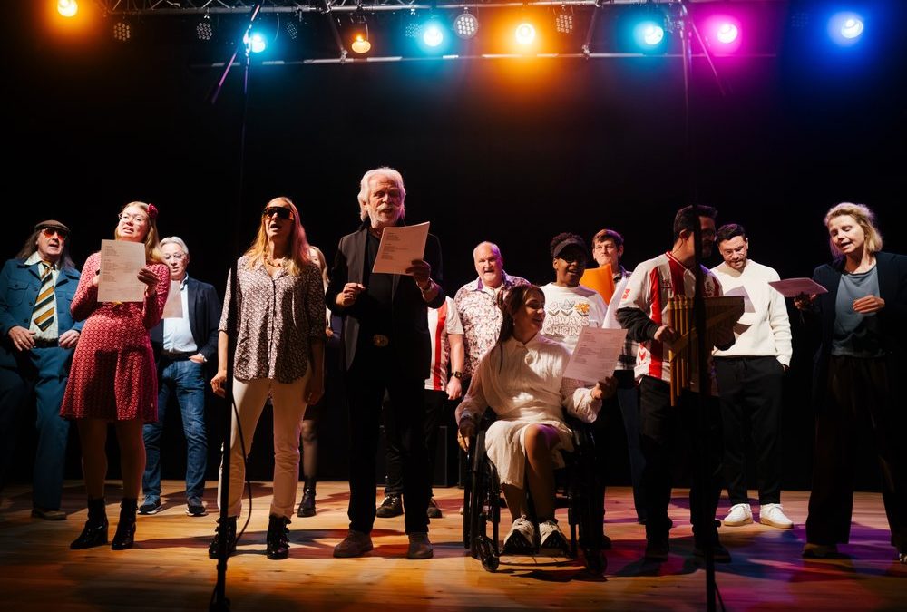 Song für Inklusion: Henning Krautmacher singt mit Promis im Stadion