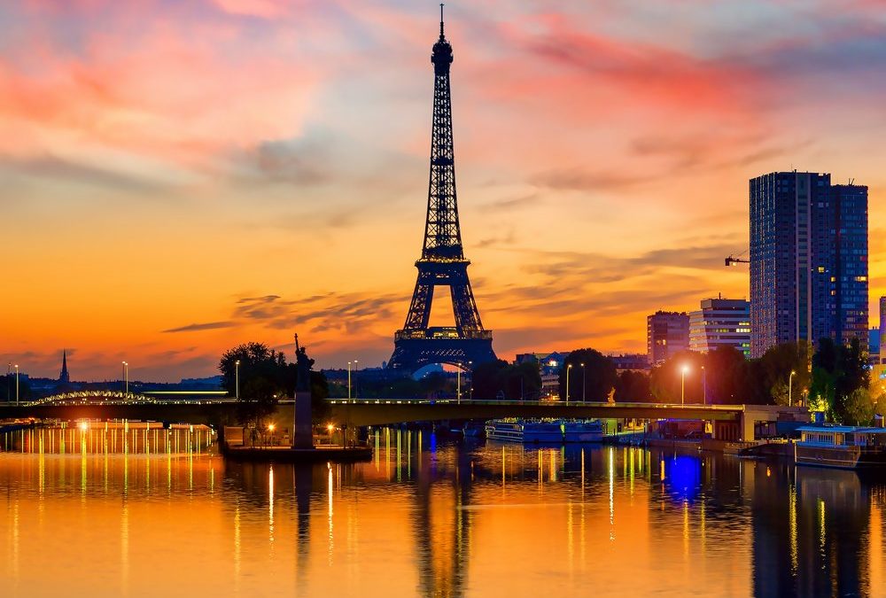 Auktion für Frankreich-Fans: Stück des Eiffelturms unter dem Hammer