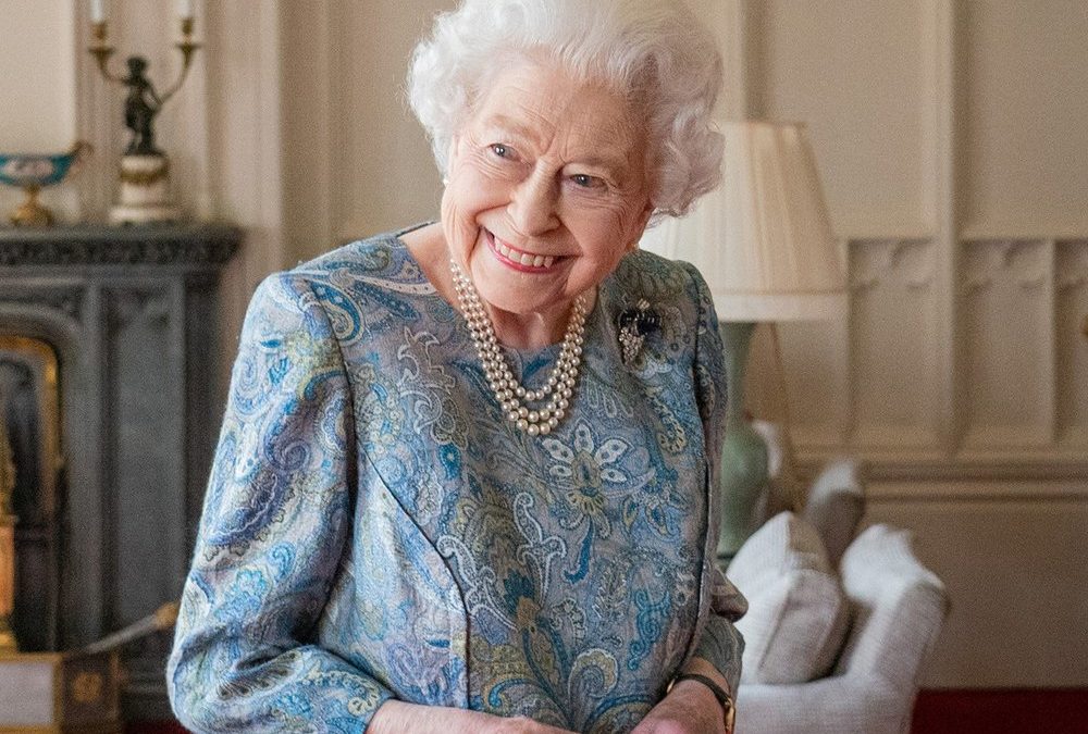 Queen Elizabeth II.: Zwischen Perlenkette und Protokoll